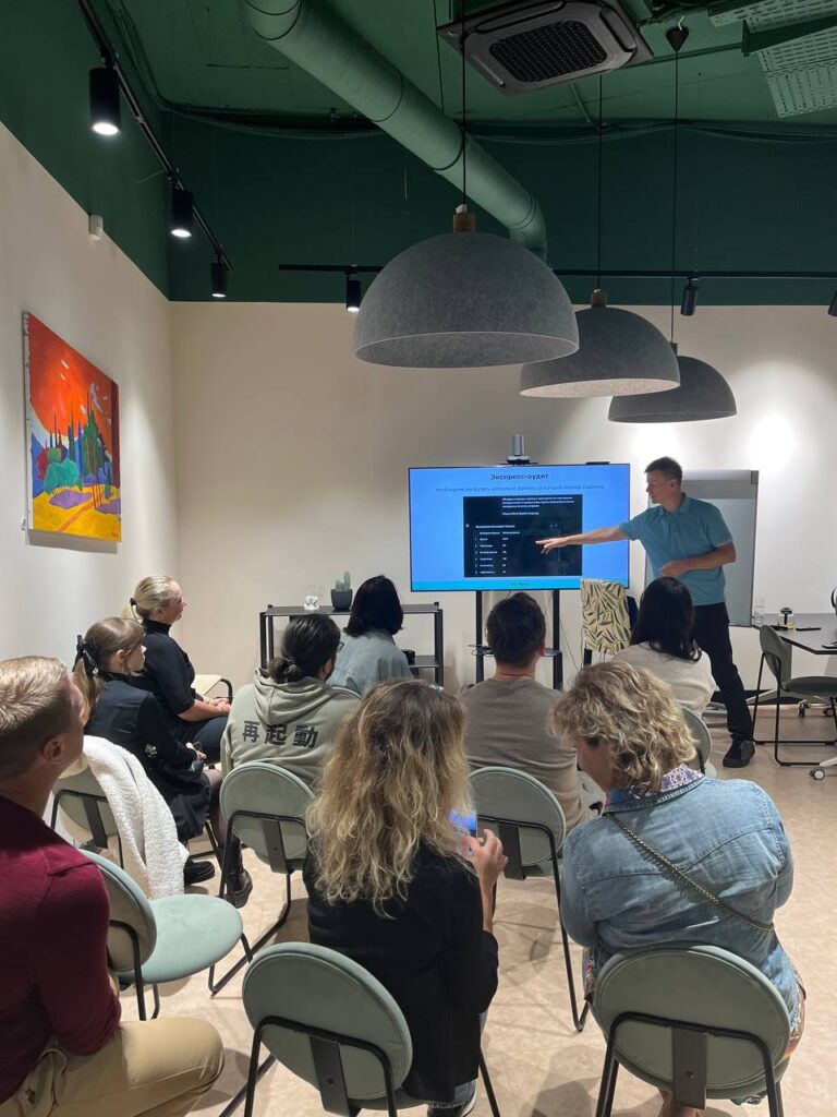 Two practical seminars on marketing