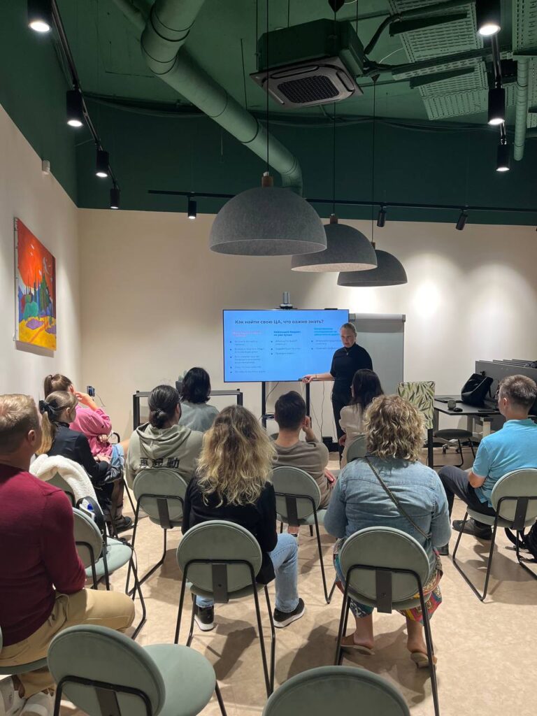 Two practical seminars on marketing