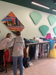 garage sale and kidss market 10