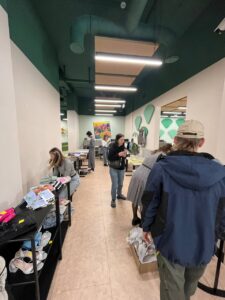 garage sale and kidss market 20