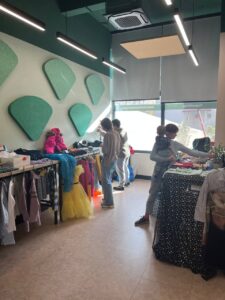 garage sale and kidss market 3