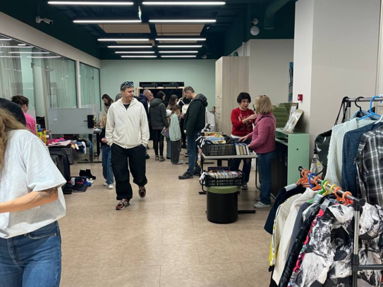 garage-sale-and-kidss-market (8)