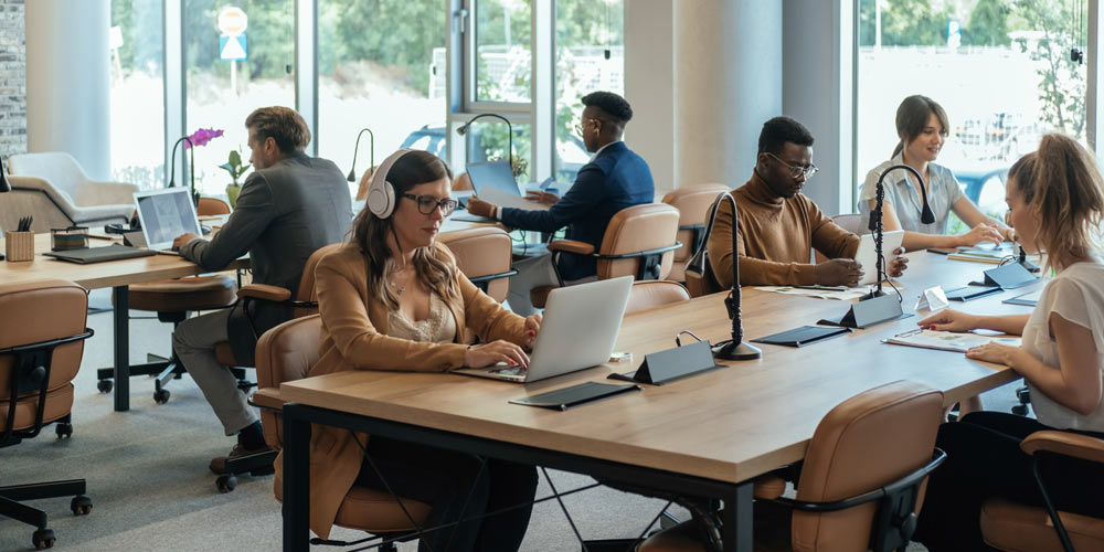 What is office hoteling? And is it similar to hot desking? Understanding Hot Desking