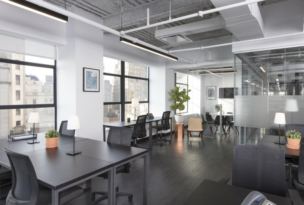 The benefits of daily office space rental a room with black tables and chairs