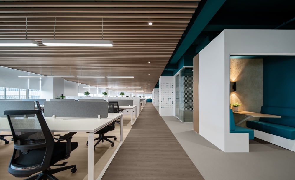 How to find commercial office space for rent Modern office with open workspace design