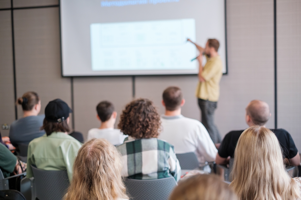 12 benefits of a collaborative workspace Audience watching a presentation in seminar