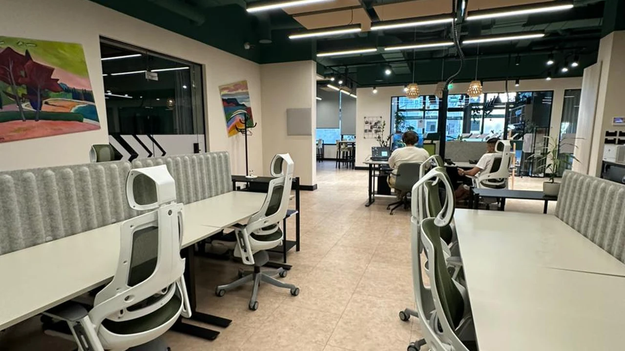 Open coworking desks at MONTEHUB in Budva with people working at individual workstations
